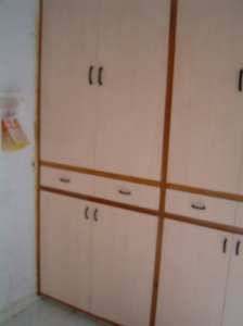 Kitchen cupboards (Good storage space)